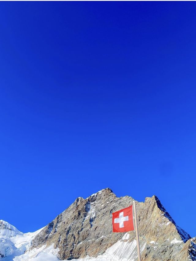 3대가 덕을 쌓아야만 만날 수 있는 파란 하늘🏔️🇨🇭