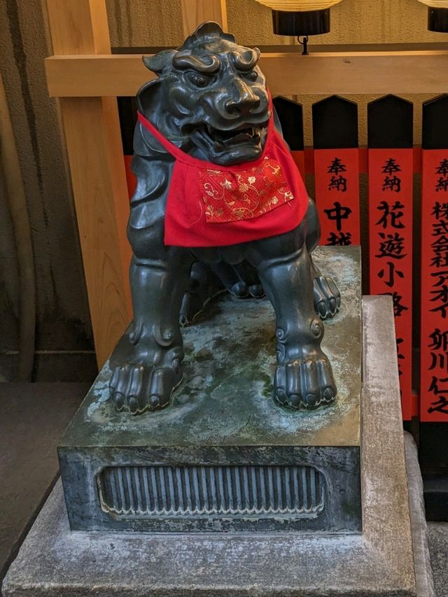 繁華街、唯一の神社【錦天満宮】の梅の花は、まだ八分咲きだけど綺麗だった