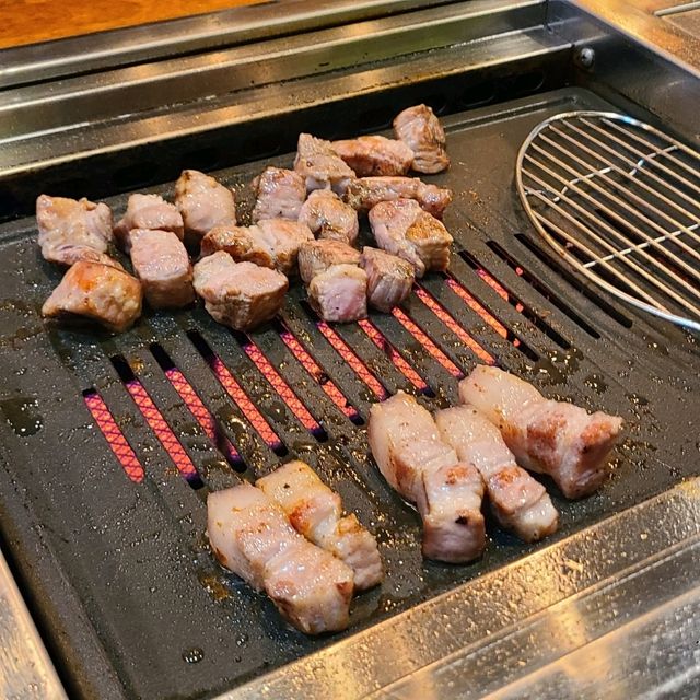 제주 연동 흑돼지 맛집)김군맛돈 - 닷지형 테이블에서 즐기는 제주고기맛집