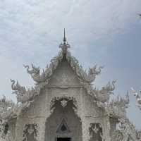 The fascinating white temple of Chiang Rai