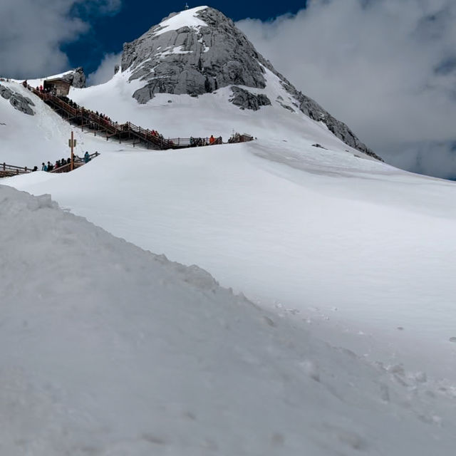 Lijiang Jade Dragon Snow Mountain Attractions