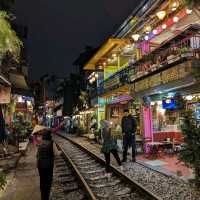 越南河內-邊喝咖啡邊欣賞老城區的街景風情：KAFA Café