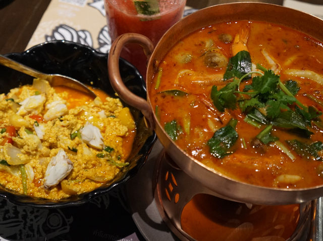 방콕 센트럴엠버시 푸팟퐁커리 맛집 ‘Kuo Kao Kub Pla’