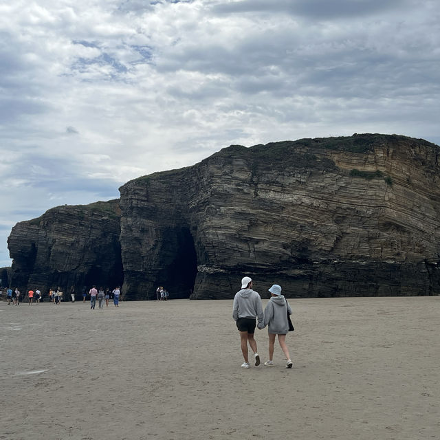 潮退遊西班牙大教堂群海灘
