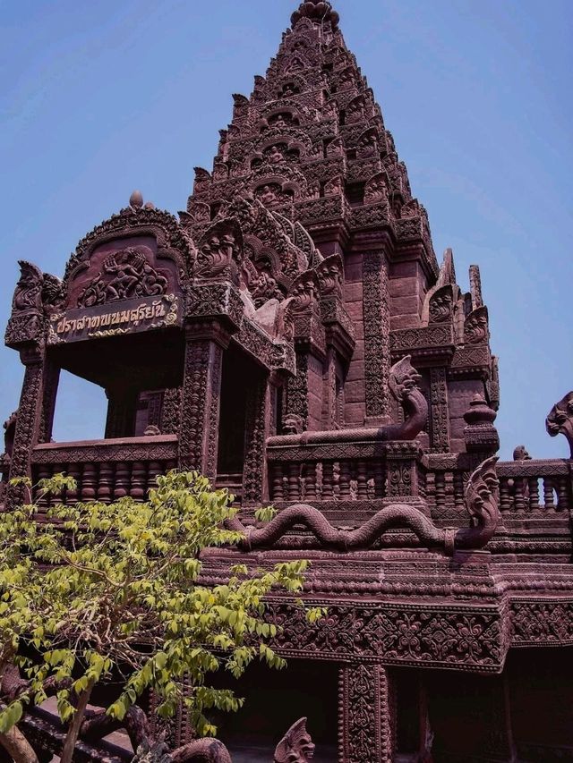 unseen ลพบุรี เดินขึ้น ปราสาท รวมรอยพระพุทธบาท 