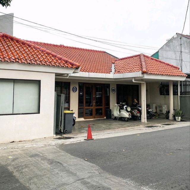 KAMAN COFFEE ROASTERY| A COMFORTABLE COFFEE SHOP FOR WFC IN DEPOK
