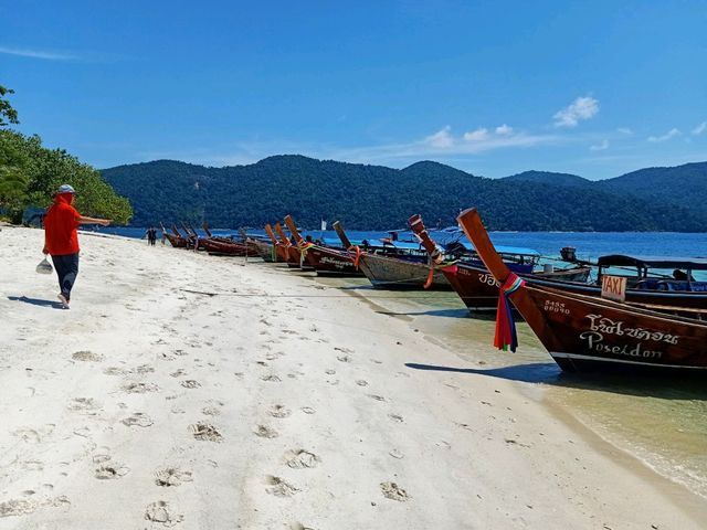 หาดทรายขาว อช.ตะรุเตา