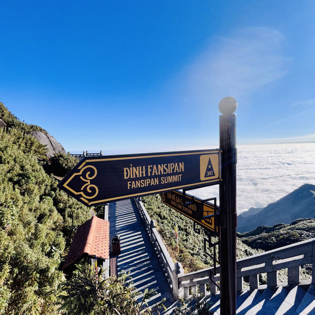 Hiking  “the roof of  Indochina”  Fansipan Mountain 🏔️ 🥾 