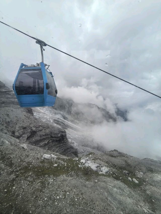 Cable Car @Jade Drqgon Snow Mountain