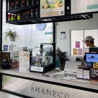 "Urban Oasis: A Unique Farm-to-Table Experience in Aquaponic Garden Café"