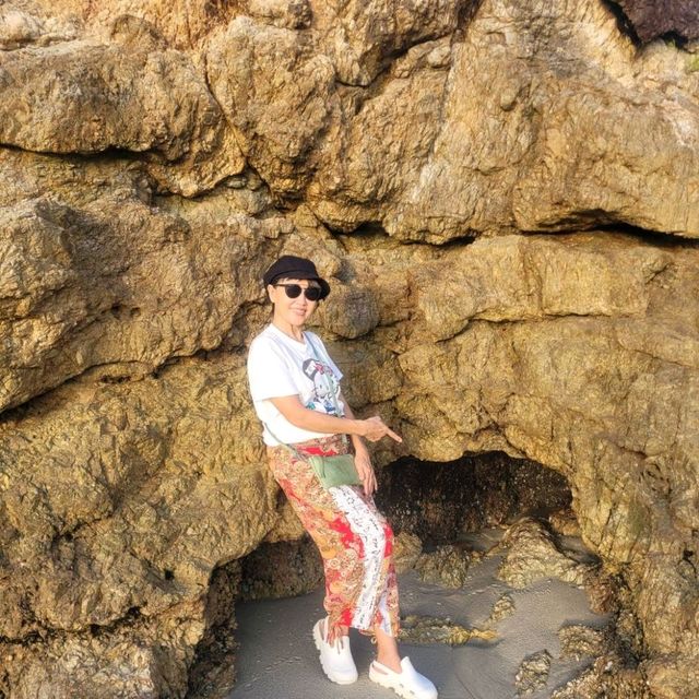 เกาะทะลุ ทะเล  ประจวบ