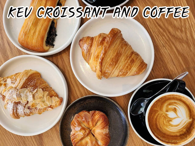 คาเฟ่ย่านลาซาล KEV CROISSANT AND COFFEE
