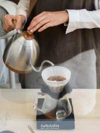 จิบกาแฟริมคลอง พร้อมชมวิวภูเขาทอง