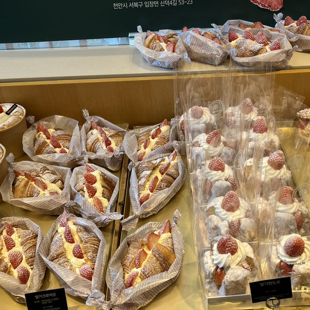 동화 속 마을에 들어온 것 같은 천안 카페