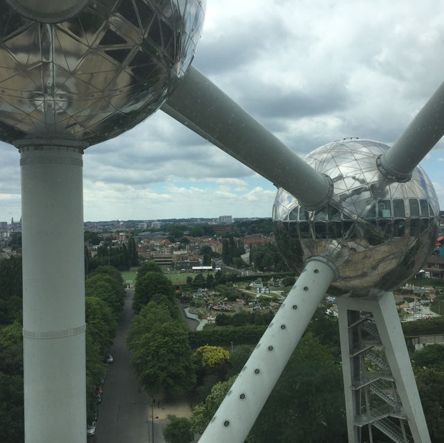 🌌🔭 未來之門：探索布魯塞爾的原子球塔 Atomium🇧🇪🚀