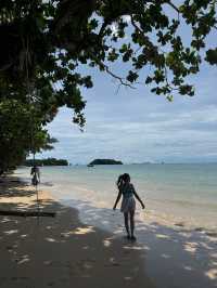 เดินเล่นริมหาทับแขก 🏝️ กระบี่
