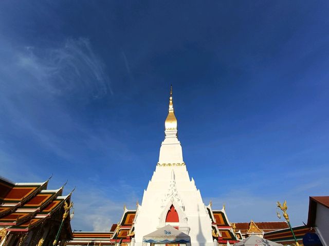 สักการะพระธาตุเชิงชุม คู่บ้านคู่เมืองสกลนคร