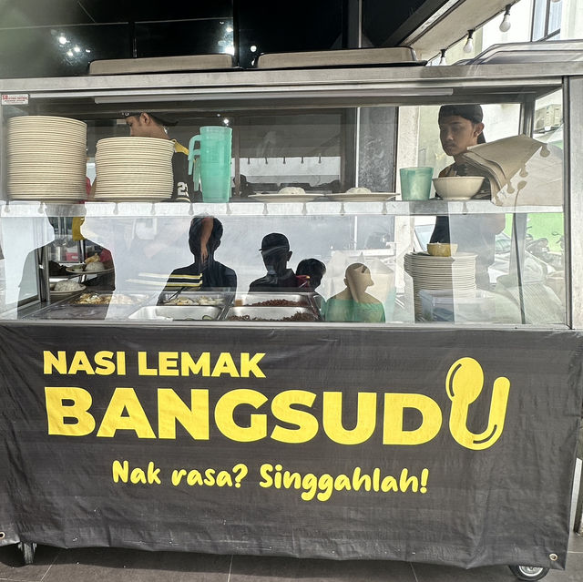 From Roadside to Restaurant: The Nasi Lemak Bangsudu Journey 🇲🇾