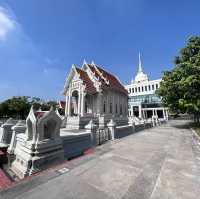 อารามหลวงติดรถไฟฟ้า 🙏