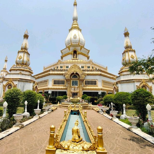 ไหว้พระมหาเจดีย์ชัยมงคล จังหวัดร้อยเอ็ด