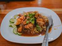 ตา ต๊ะ ข้าวหมูแดง  Signature คือน้ำพริกเผา