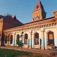 EXPERIENCING THE EMPRESS MARKET.