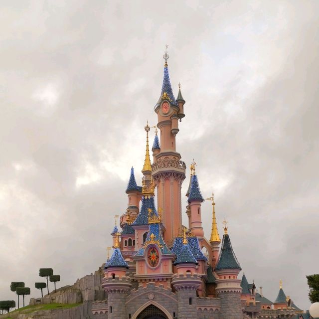 Pamper your wife as a princess and visit Paris DisneyLand