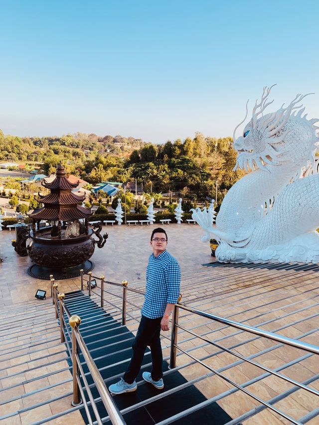 Wat Huay Pla Kang: Home of the Majestic Dragons and Panoramic Views