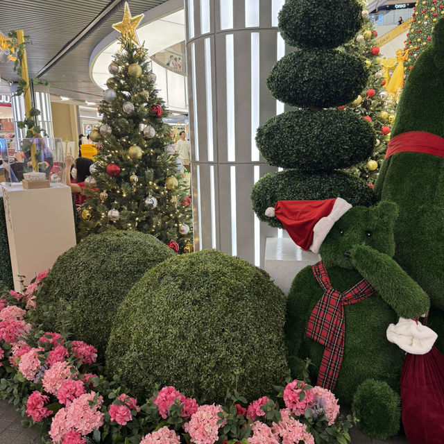Twinkling Lights & Holiday Delights: 1 Utama’s Christmas Vibes