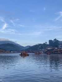 บ้านรักไทย | จ.แม่ฮ่องสอน 🏘️⛰️🏮🛶