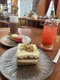 Robert Bake & Brunch Café