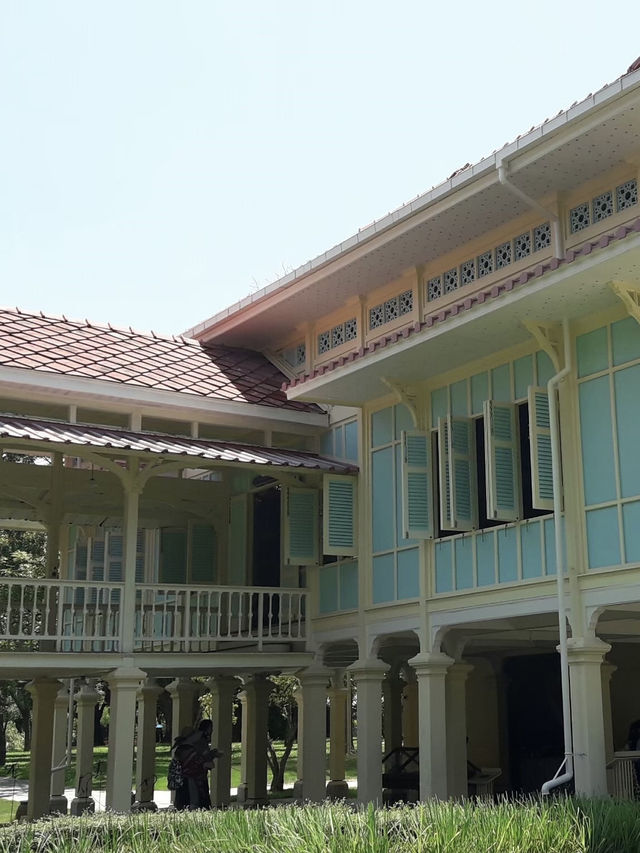 เที่ยวชมพระราชนิเวศน์มฤคทายวัน ชะอำ