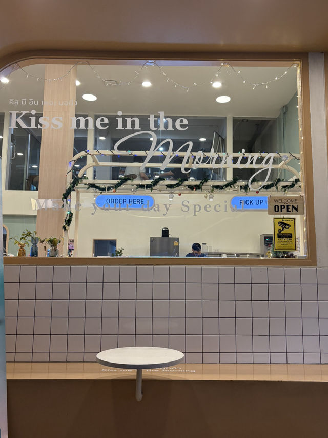 Kiss me in the morning คาเฟ่ติด BTS รัชโยธิน