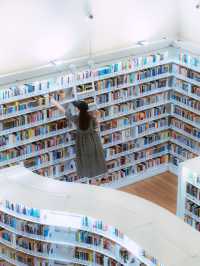 ⦅シンガポール⦆ library@orchard～曲線状の本棚が美しいフォトジェニックな図書館～