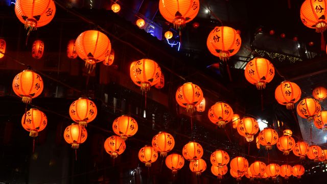 Wander around the magical area of Jiufen (九分) at night