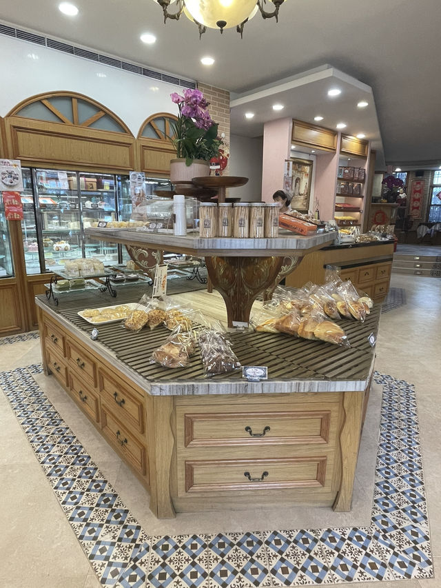 Top Stand Bakery: Cozy Vibes and Homemade Goodness 🍞✨