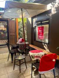 Niyom Chomchob Cafe