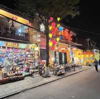 Stroll around the HoiAn ancient town and street shopping 