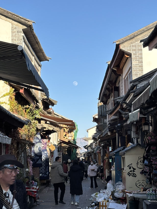 Exploring Xizhou Village on an E-Bike – A Perfect Dali Getaway 🚲🏡✨