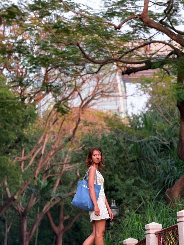 เดินเล่น ถ่ายรูป เดท ในบรรยากาศธรรมชาติกลางกรุง