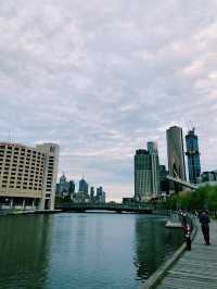 Evening Strolls Along Melbourne’s Dazzling Waterfront