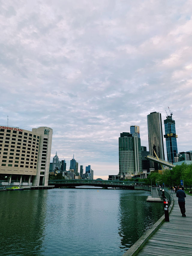 Evening Strolls Along Melbourne’s Dazzling Waterfront