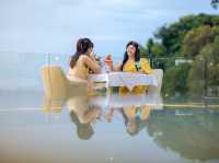 ห้องอาหารบนชั้นดาดฟ้าในโรงแรม 