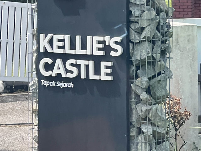 凱莉古堡（Kellie’s Castle）位於馬來西亞霹靂州怡保，是一座充滿神秘色彩的未完成城堡，擁有英國殖民時期的建築風格和各種靈異傳說。