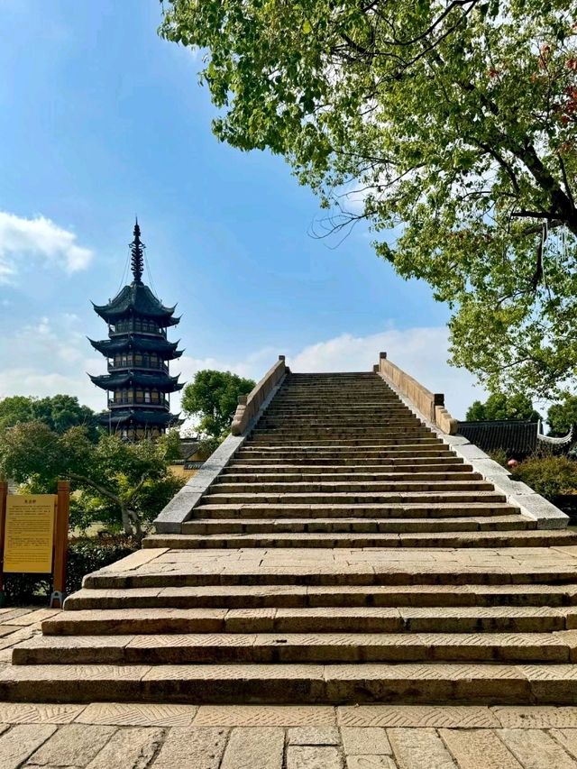 Yujibridge: A Panoramic Viewpoint of Old Street