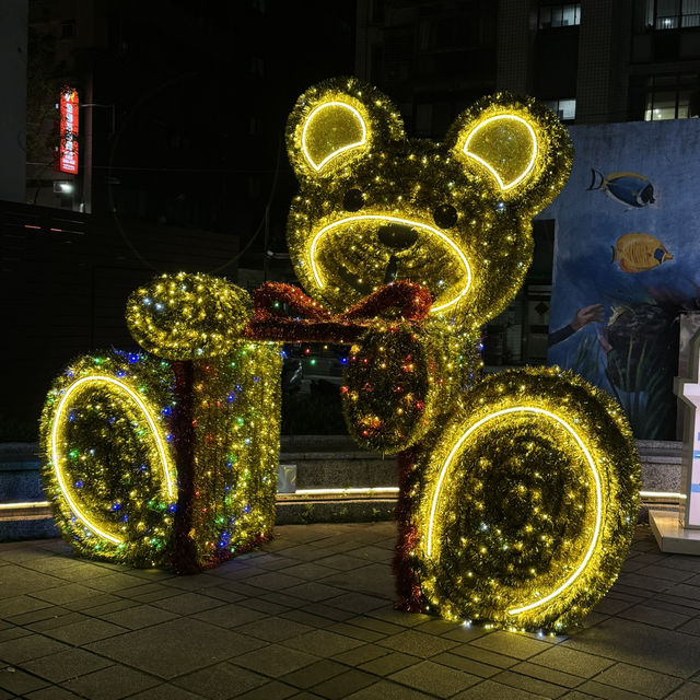 新莊中港大排光雕展！親子放電、情侶約會，飯後散步的好地方！