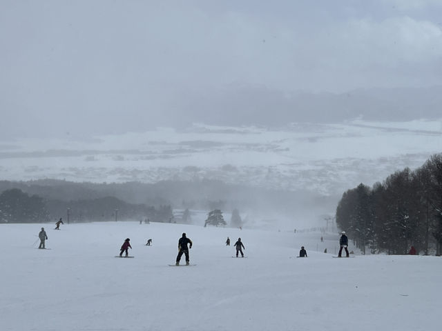 หนีร้อนไปเล่นสโนบอร์ดที่ Inwashiro Snow Paradise