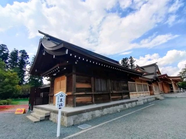 火山下的阿蘇神社，擁有2500多年歷史的古老神社