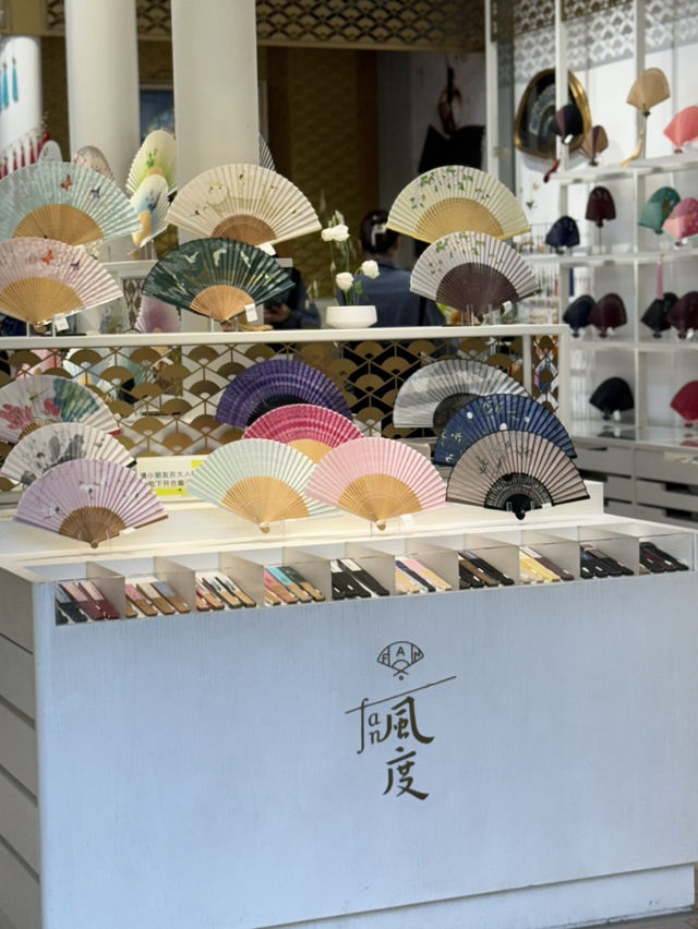 Morning Serenity: A Quiet Stroll Along Suzhou’s Enchanting Pingjiang Road