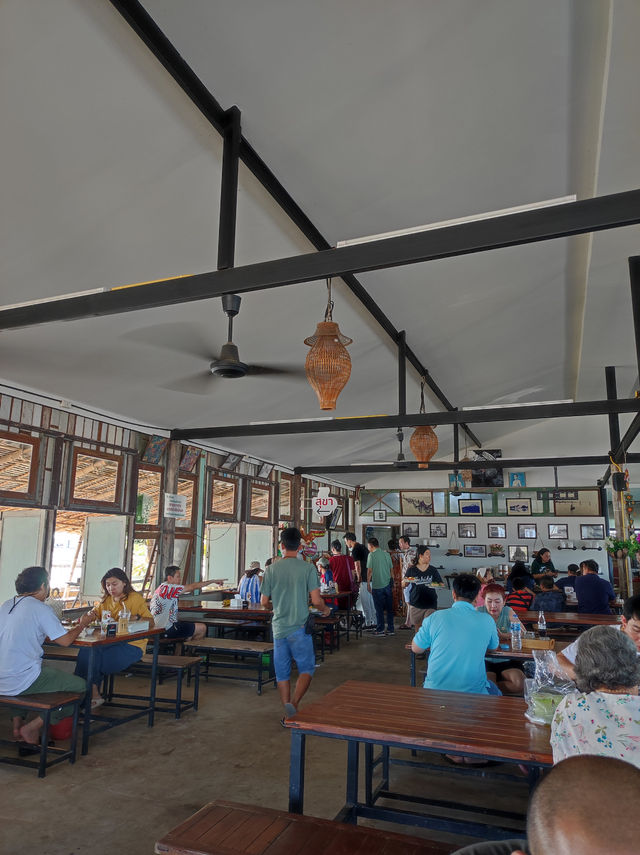 ร้านยุ้งเกลือ บ้านแหลม จ.เพชรบุรี